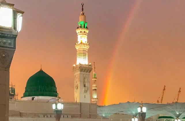 The Angel that Stands at the Blessed Grave of Hazrat Rasulullah (sallallahu ‘alaihi wasallam) to Convey the Durood of the Ummah